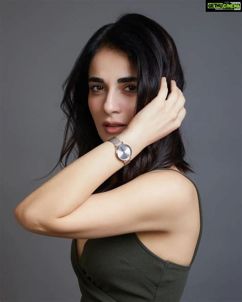 𝒗𝒊𝒗𝒂𝒍𝒂𝒄𝒂𝒓𝒍𝒐 (@vlvalacarlo) • Instagram photos and videos.